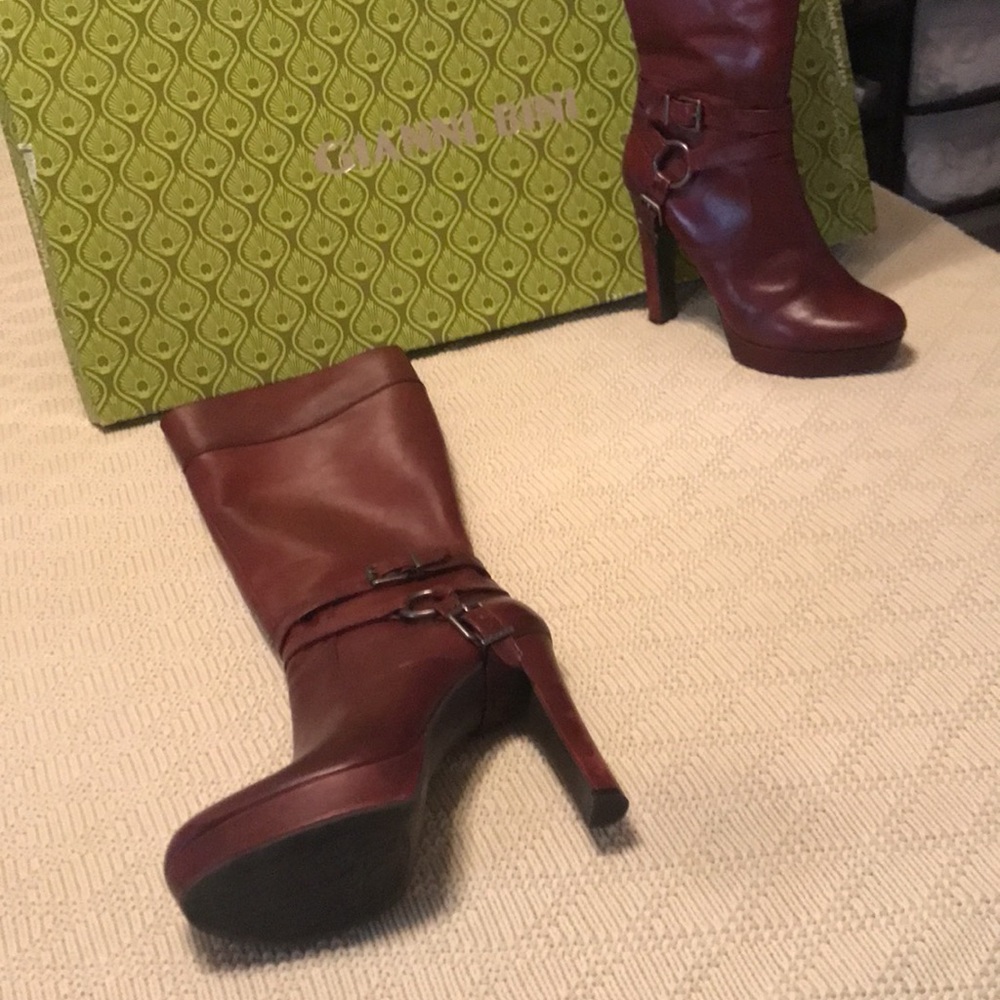 Brick red. Gianni Bini. New condition.